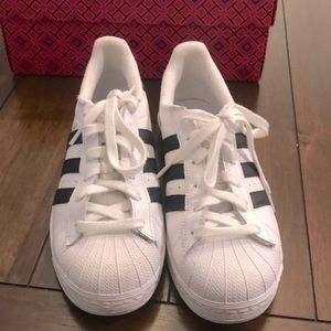 Adidas shoes superstar size 7